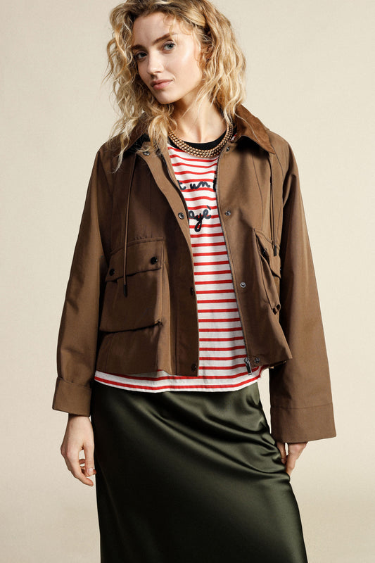 Parkas corta con tasche applicate e collo a contrasto