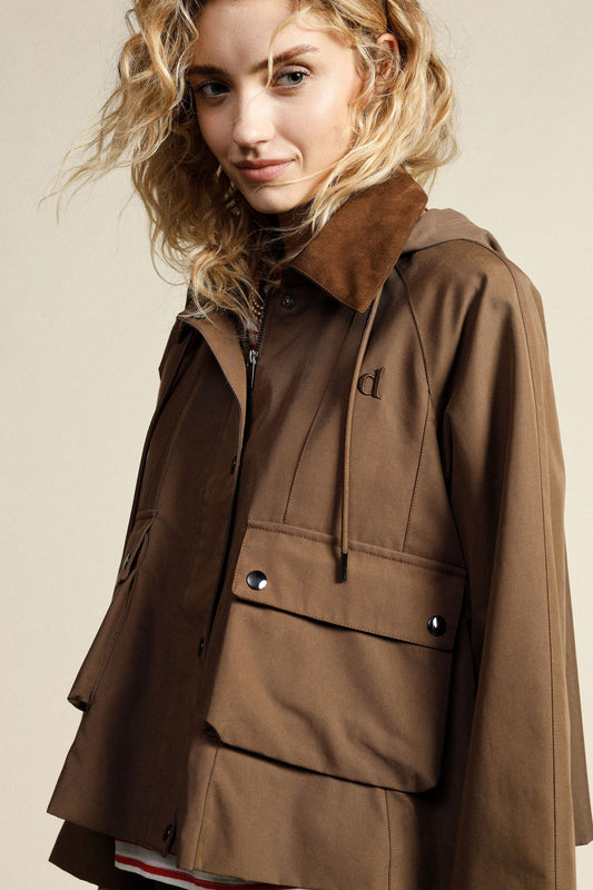 Parkas corta con tasche applicate e collo a contrasto