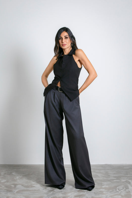 Gilet scollo all’americana con collo strutturato e bottoni frontali