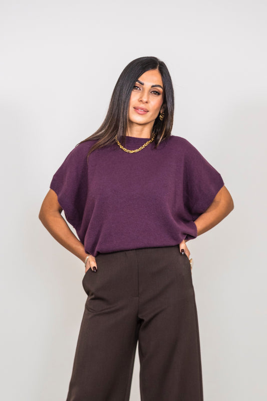 Maglia smanicata dal taglio morbido e girocollo