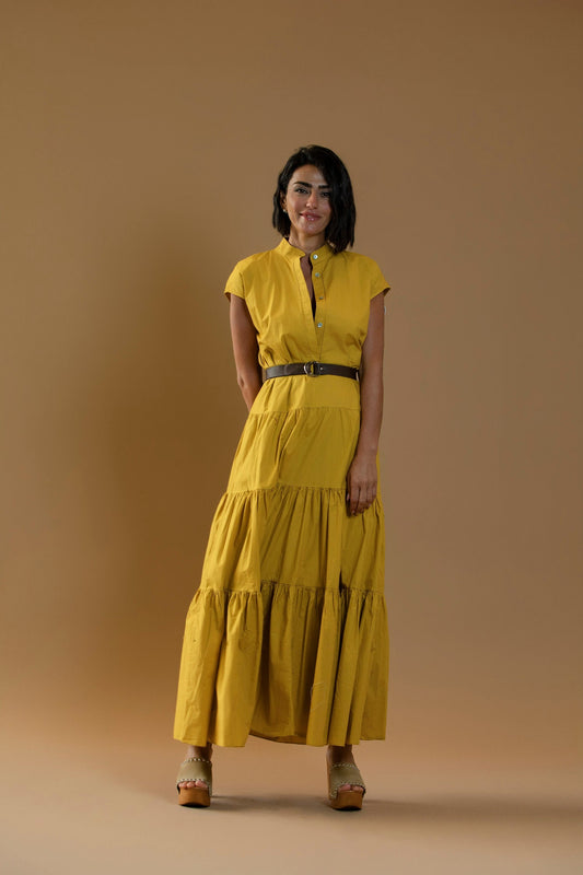 Vestito con cintura e colletto
