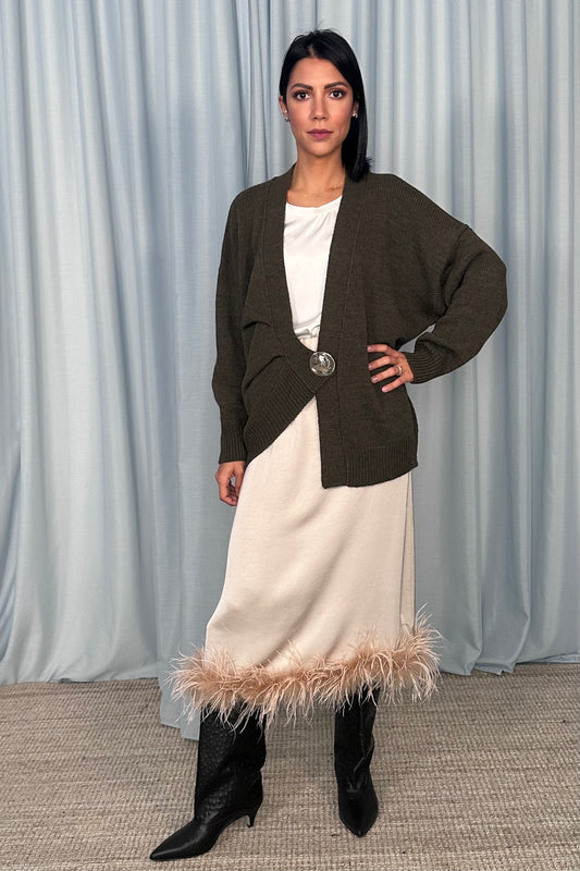 Cardigan con maxi bottone e spalle scese