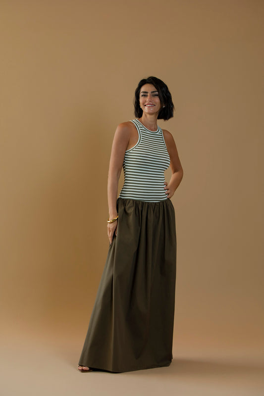 Abito scollo all’americana con gomma ampia
