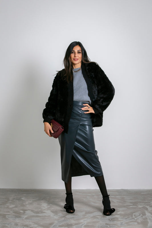 Ecofur corta con bottoni e profili a costine