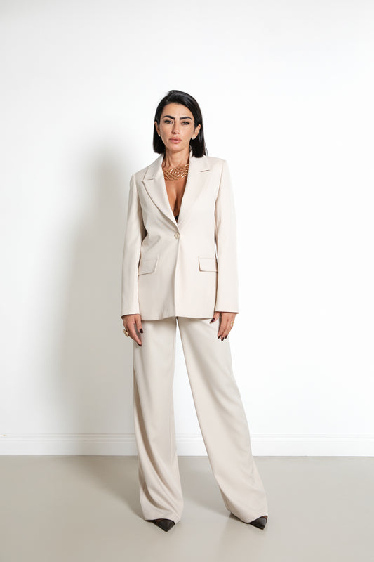 Completo con giacca monopetto e pantaloni