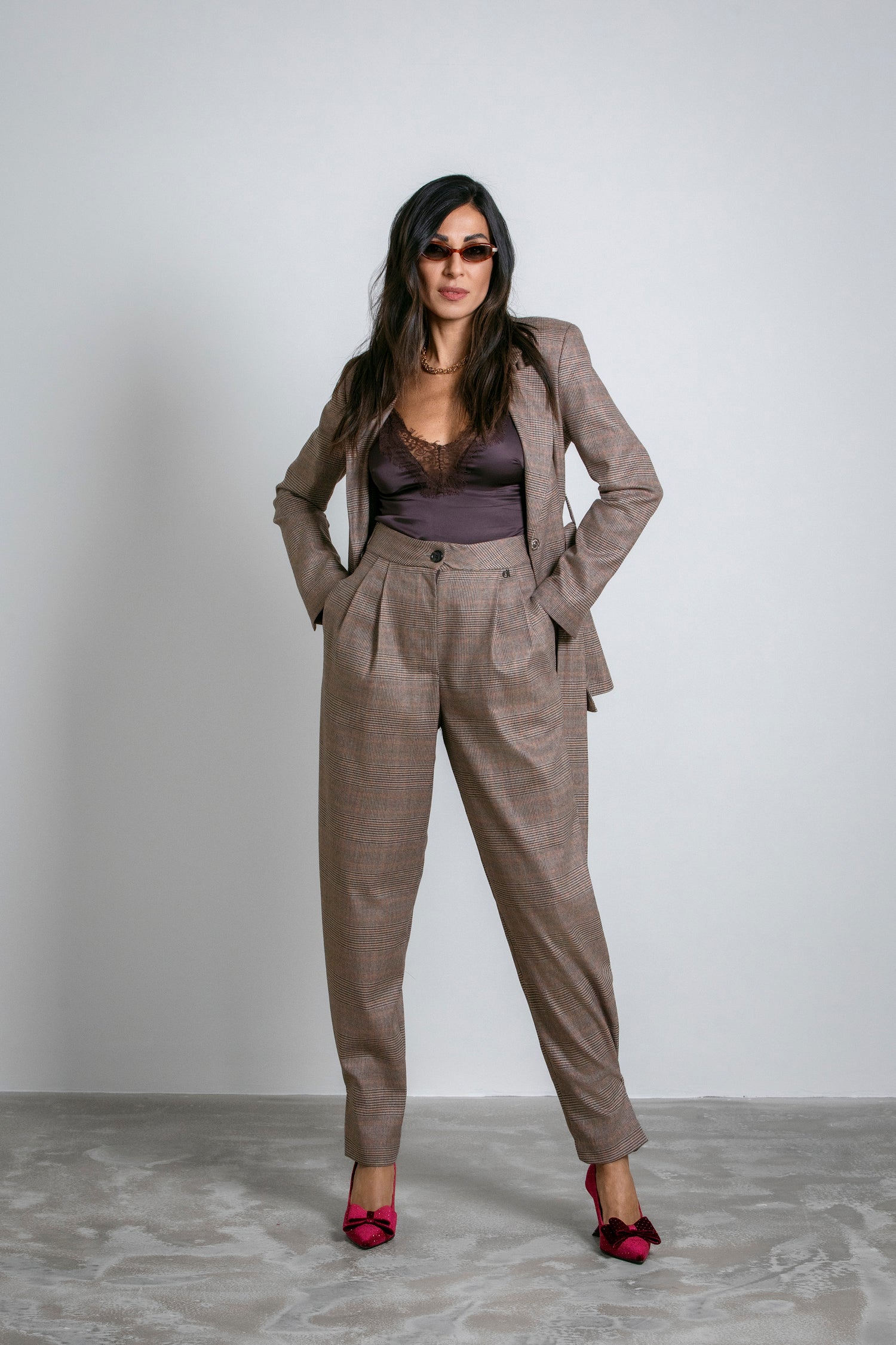 Trousers a quadri a vita alta con pinces