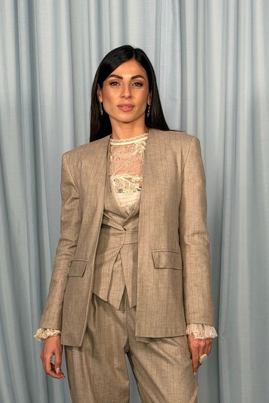 Blazer senza colletto con tasche applicate