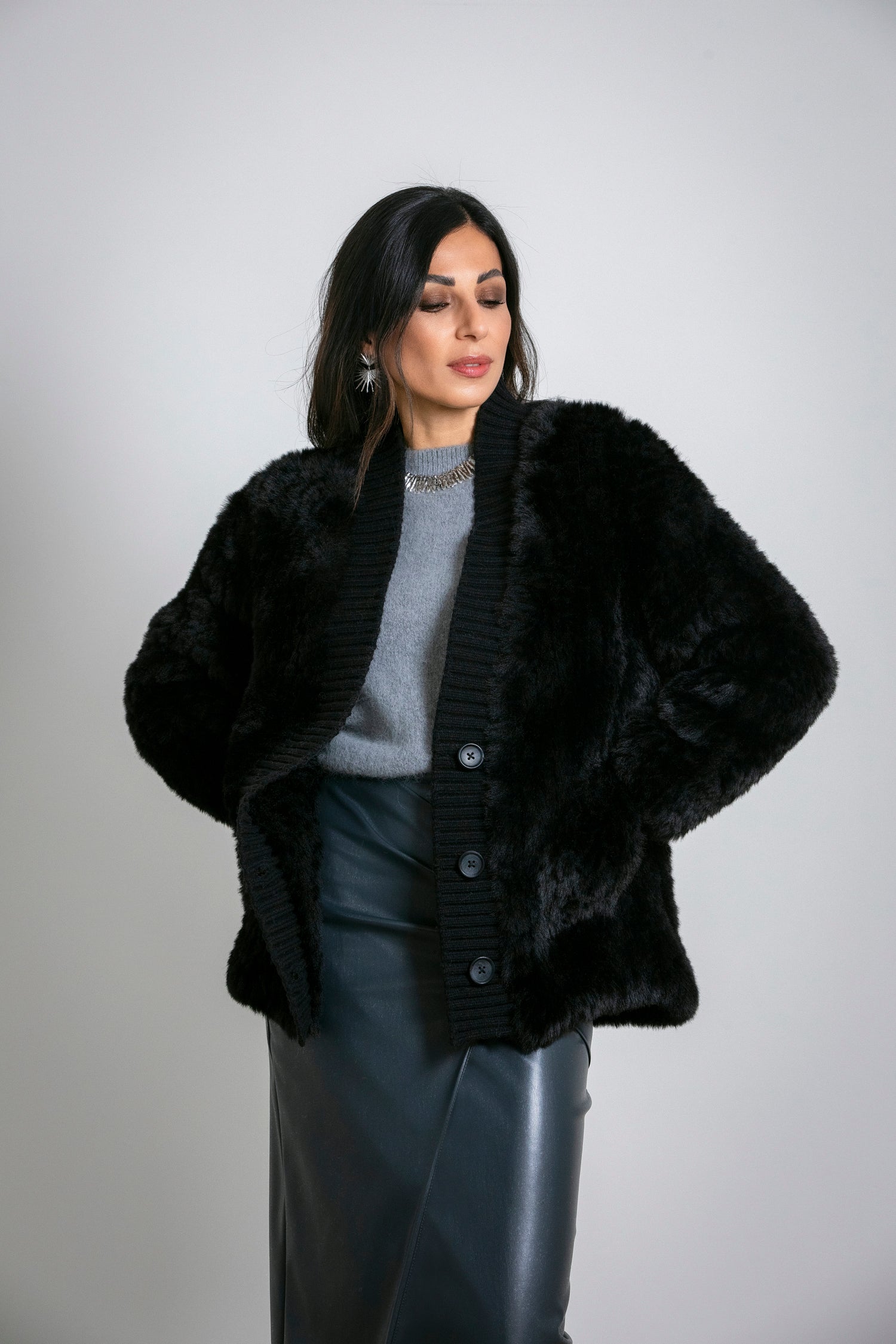 Ecofur corta con bottoni e profili a costine