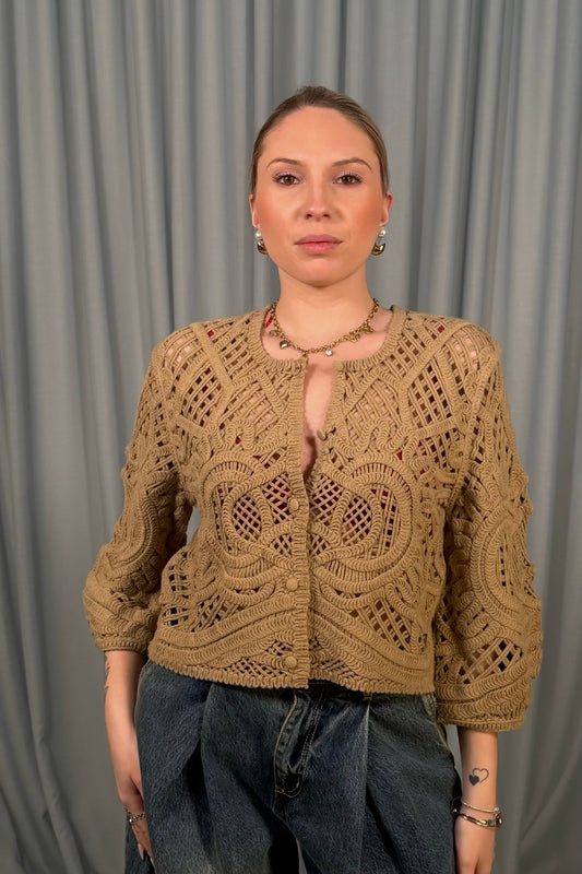 Cardigan traforato con maniche ampie e bottoni frontali