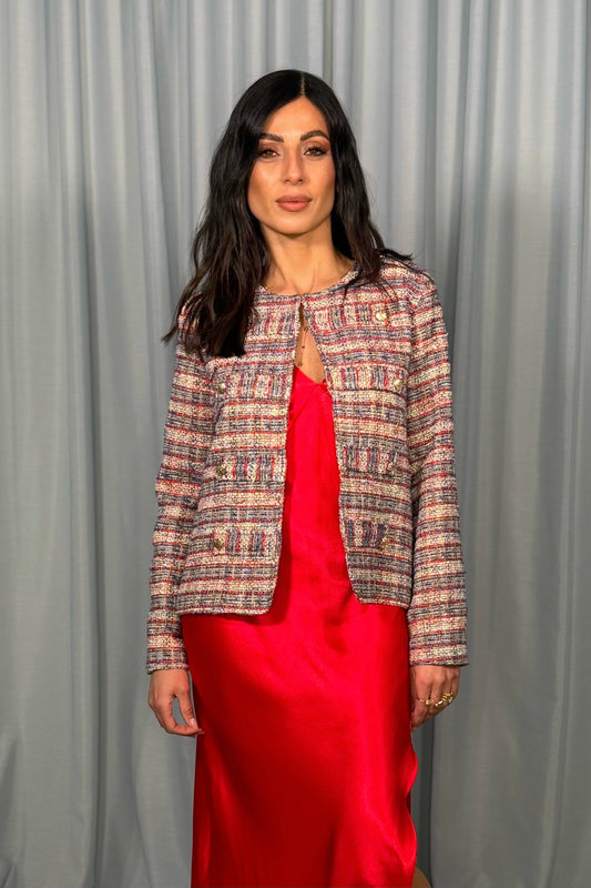 Giacca camicia con bottoni decorativi e spalle strutturate