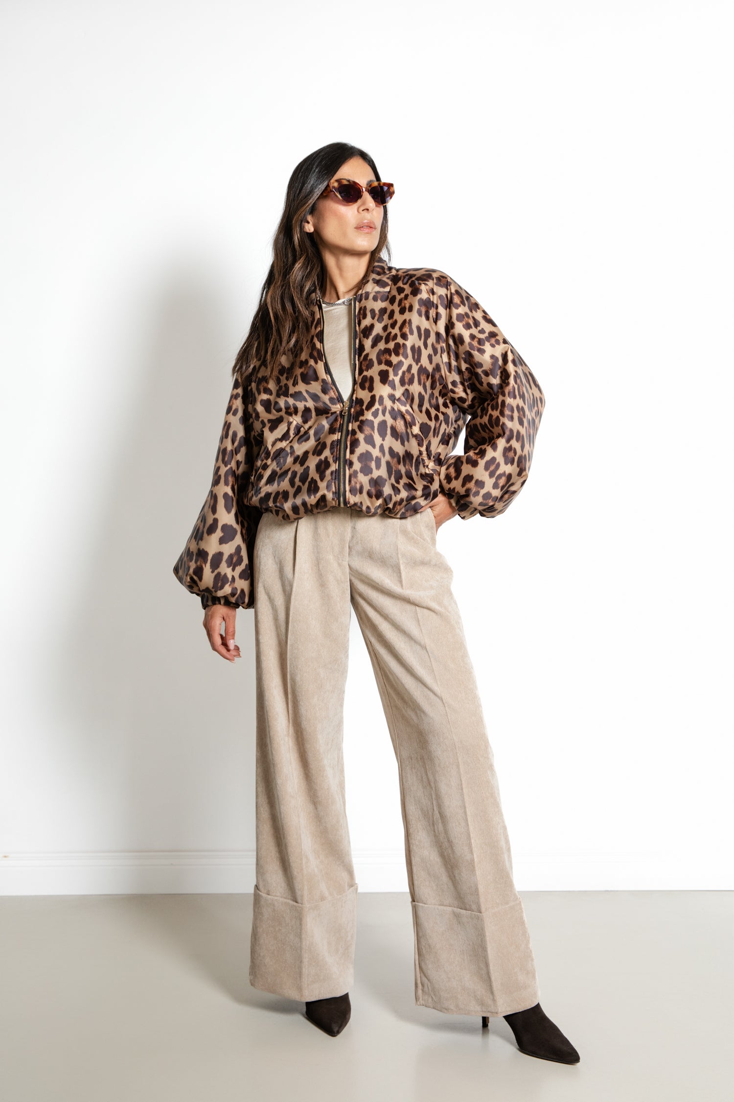 Bomber corto a stampa maculata con zip