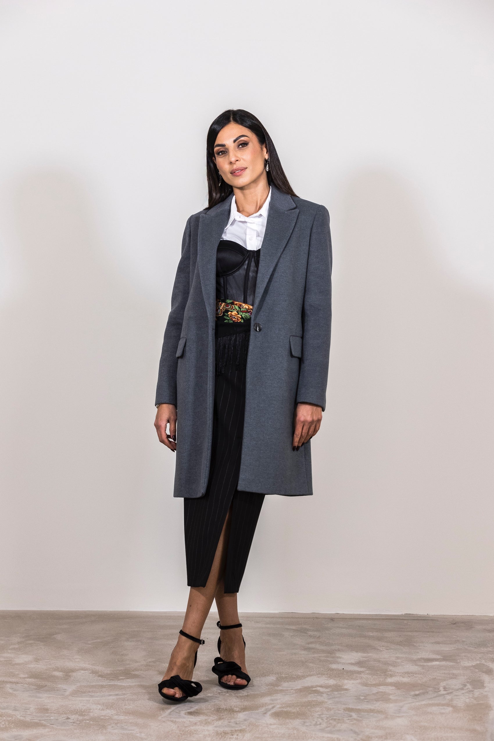 Cappotto monopetto con tasche frontali