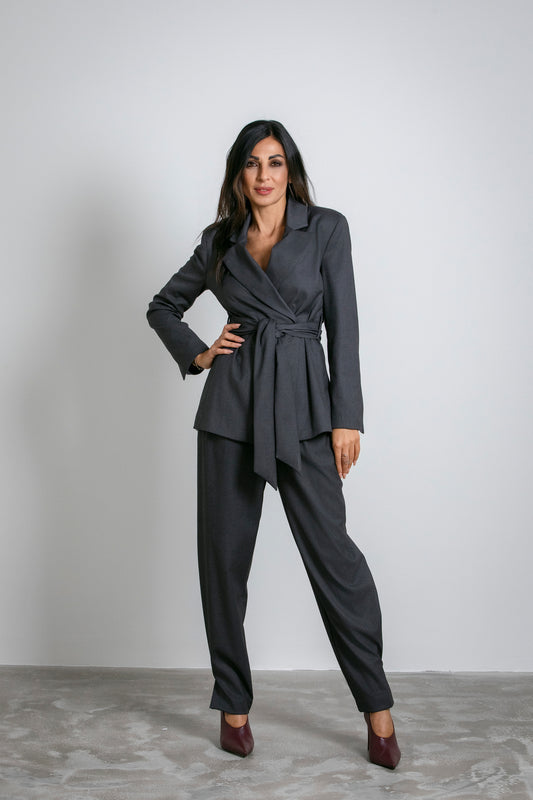 Trousers a vita alta con pinces e taglio dritto