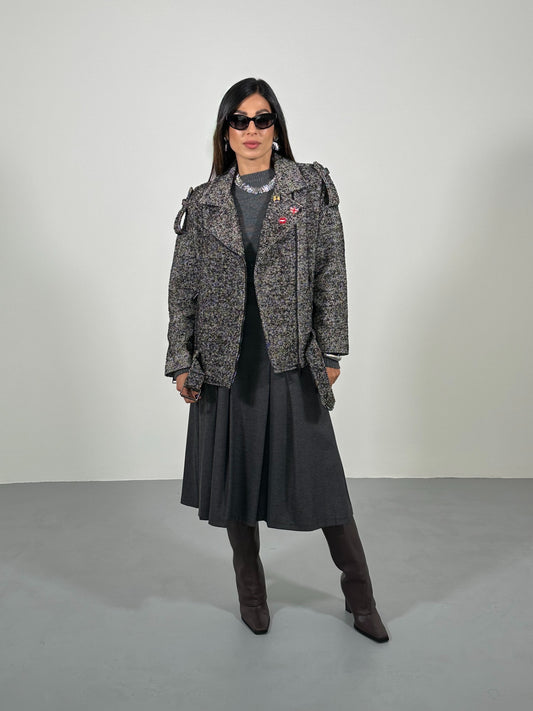 Bomber con zip, motivo spigato e spille decorative