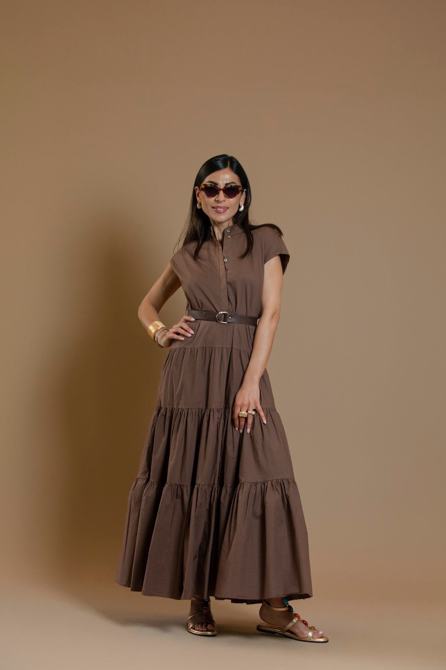 Vestito con cintura e colletto
