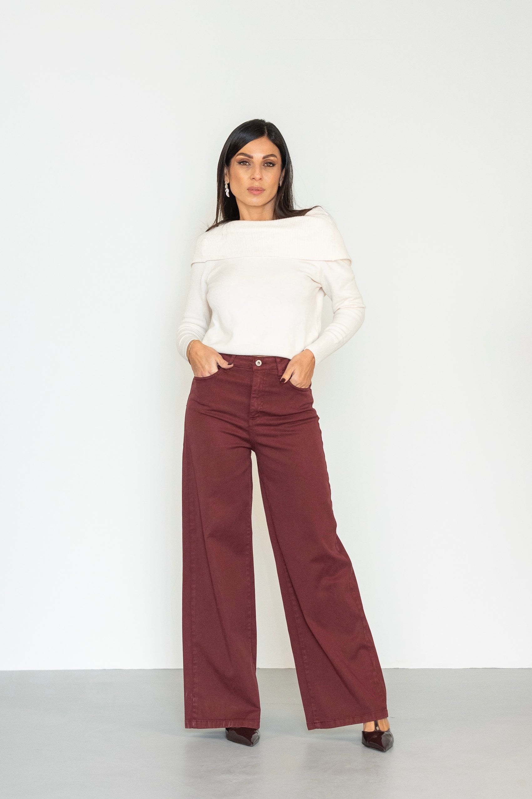 Pantaloni ampi a vita alta