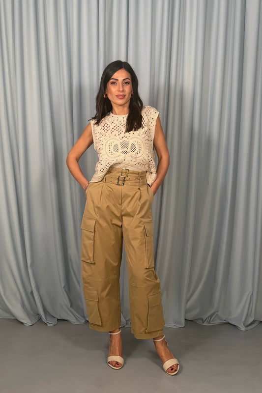 Top traforato cropped senza maniche a girocollo