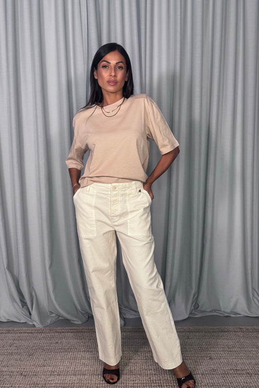 Pantaloni chino-fit con tasche frontali applicate