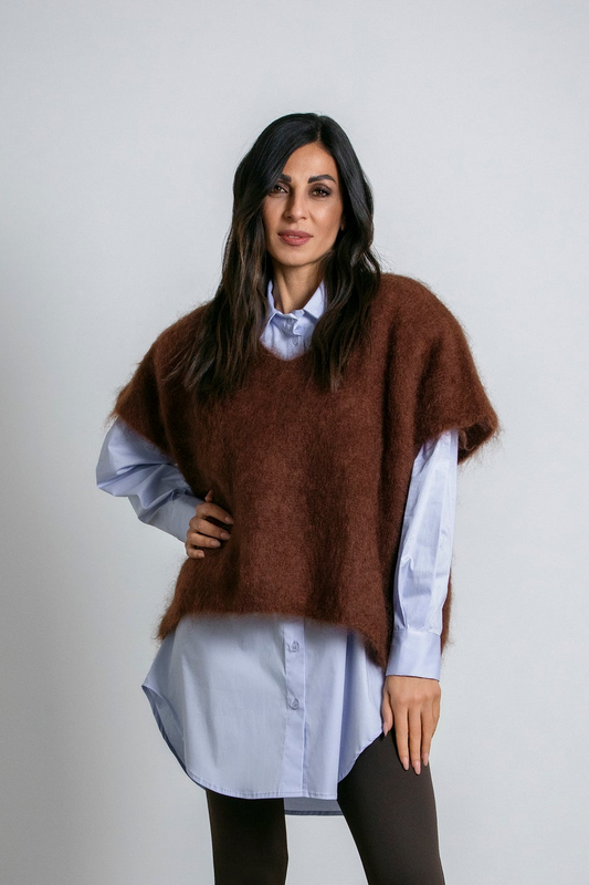 Maglia smanicato scollo a V in morbido mohair