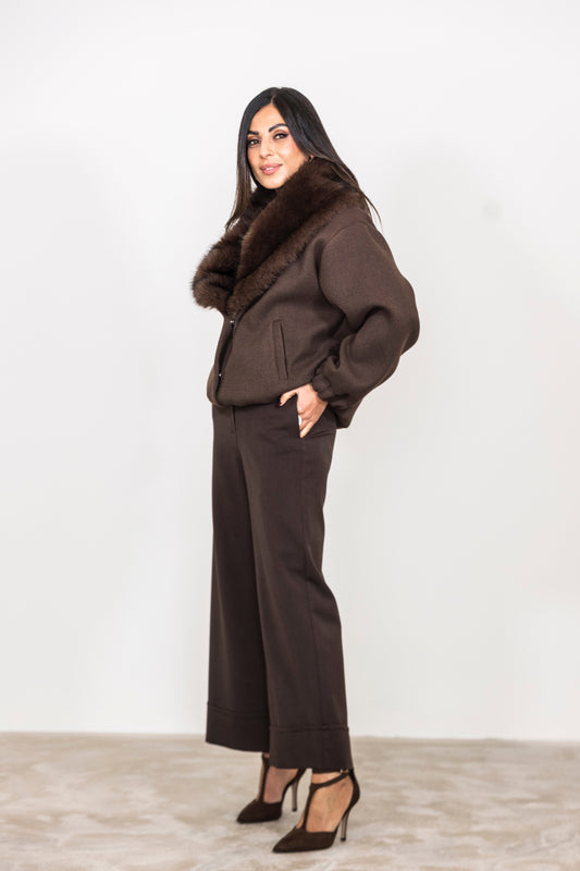 Cappotto corto con maxi collo effetto pelliccia