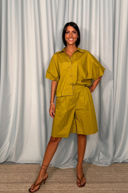 Camicia cropped maniche corte taglio boxy