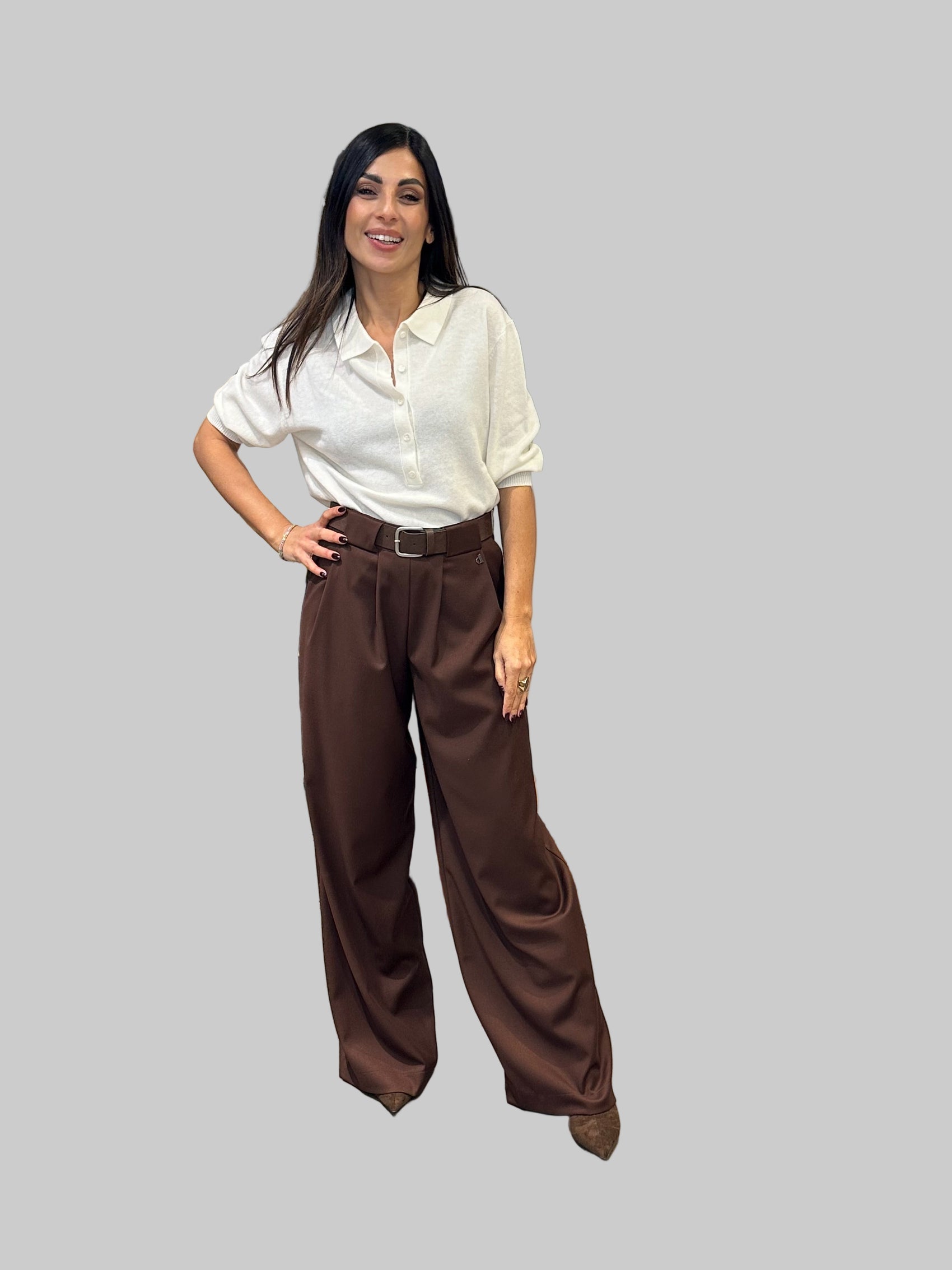 Pantaloni palazzo con cintura in vita e pince