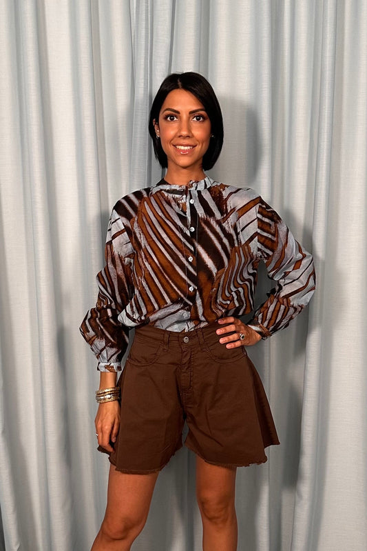 Camicia fantasia con nodo frontale e collo alla coreana