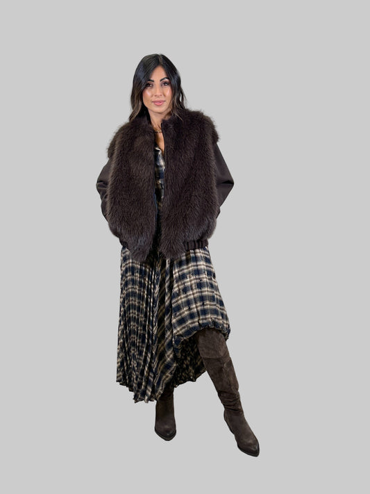 Eco-fur con zip e maniche a sbuffo