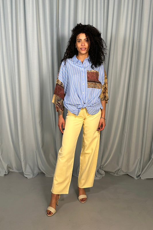Camicia a righe con maniche ampie e taschino patch