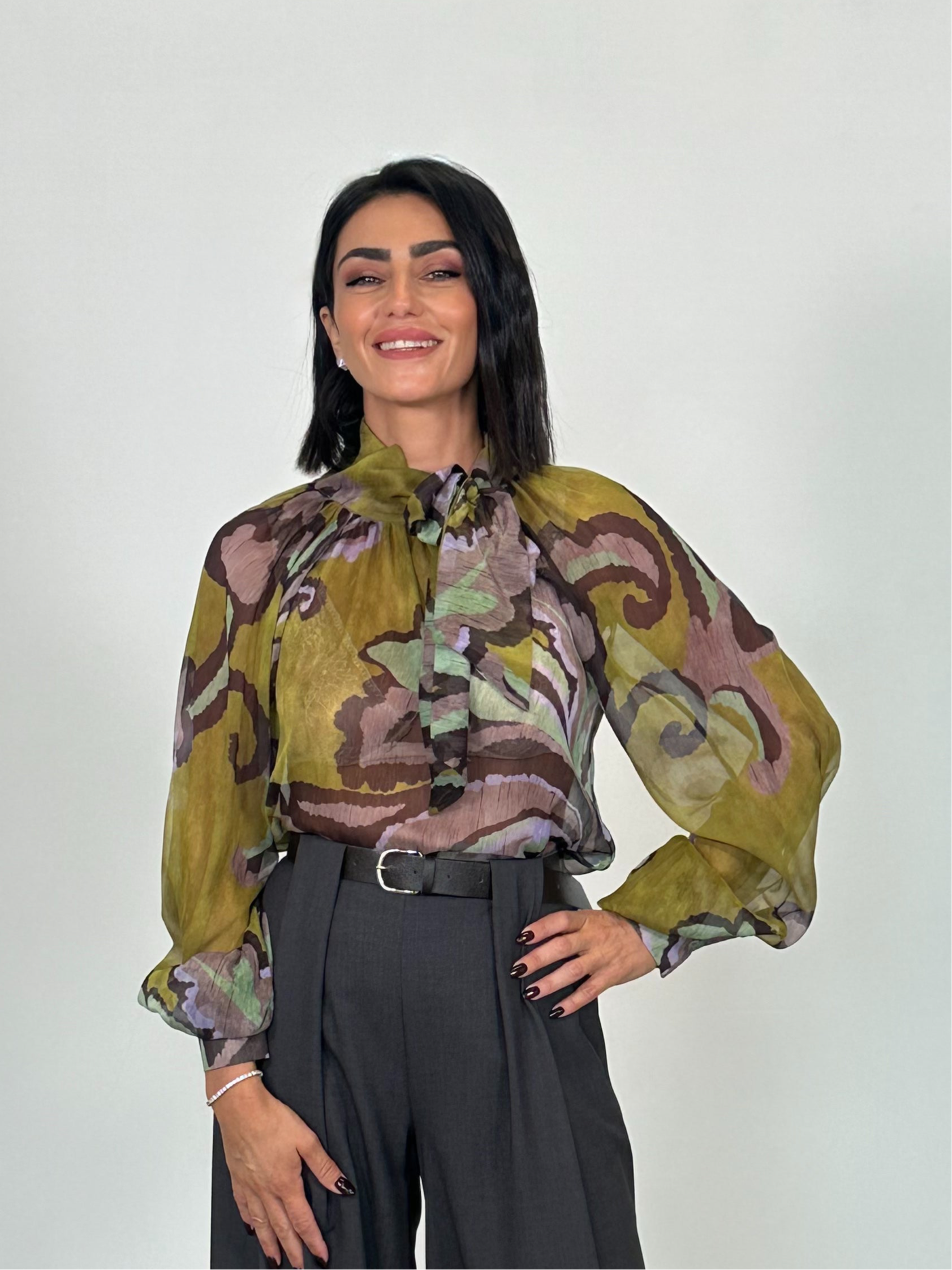 Camicia trasparente con fiocco