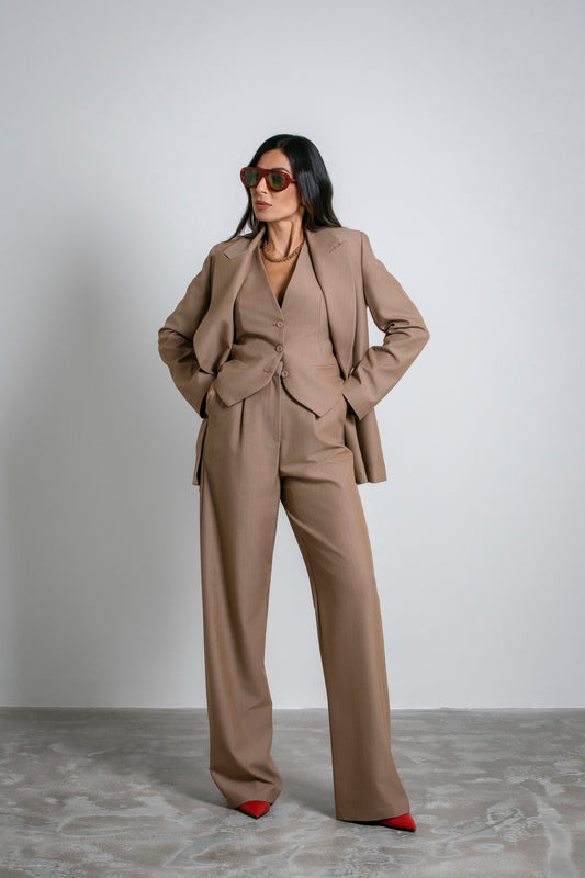 Taglio doppiopetto e tasche