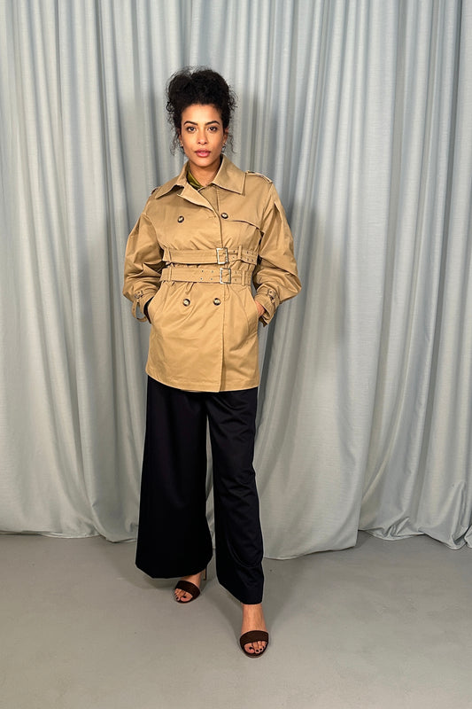 Trench corto con doppia cintura