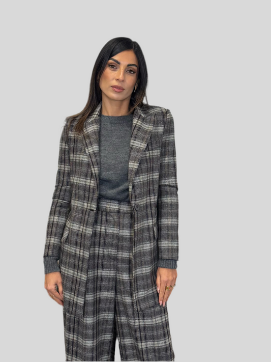 Blazer a quadri con cintura e tasche a patta
