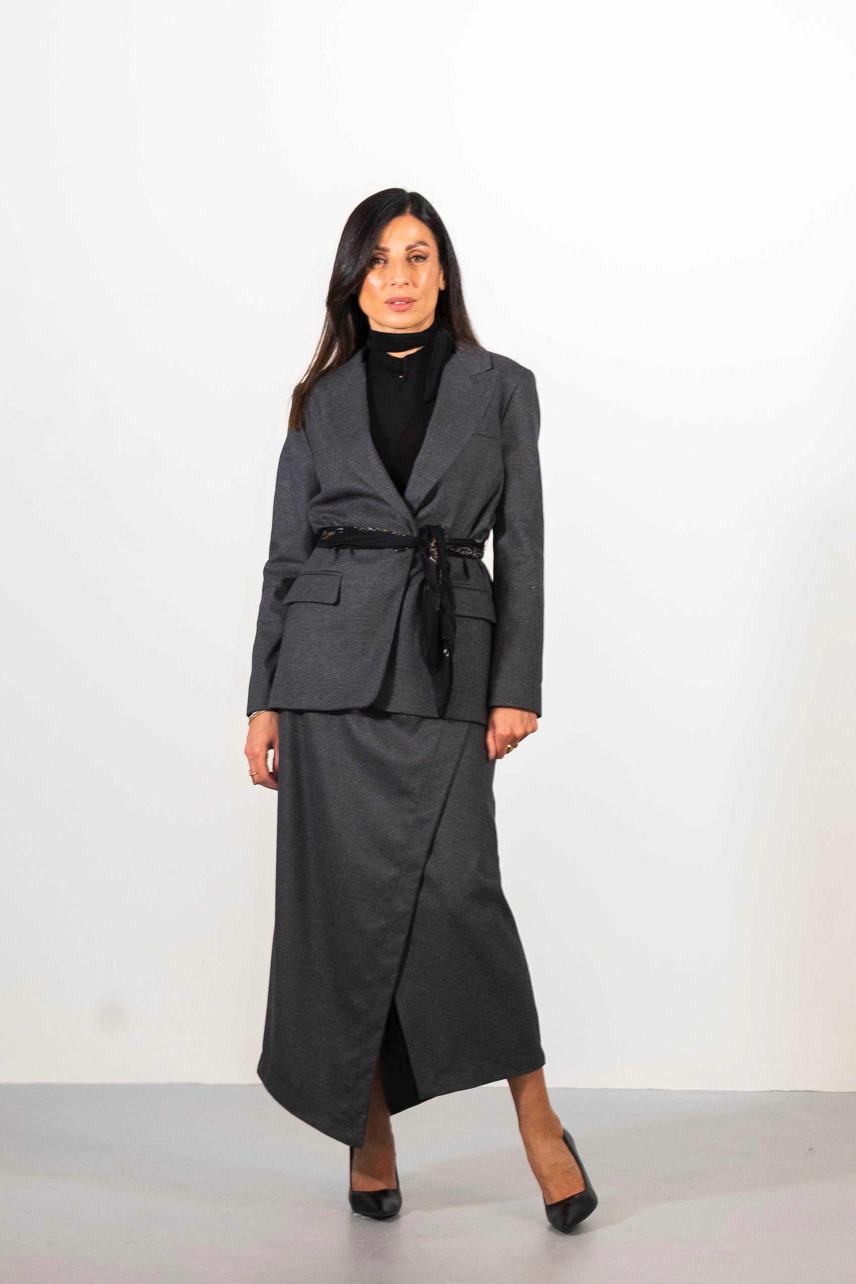 Blazer con cintura foulard annodata in vita