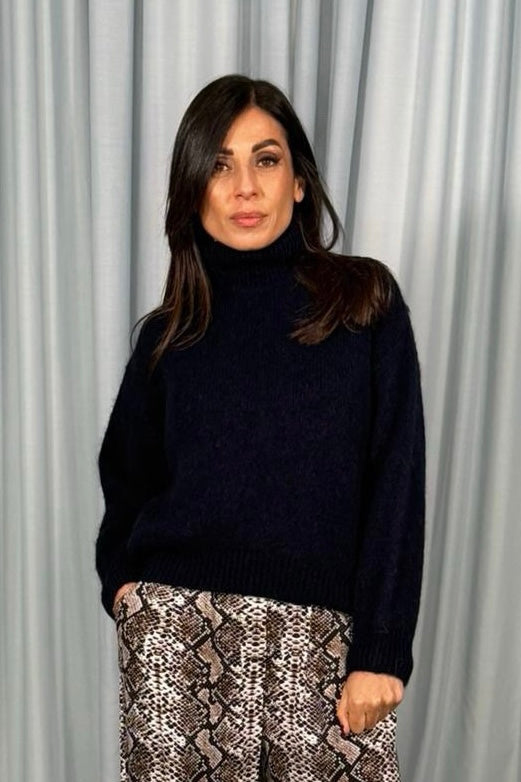 Maglione dolcevita fit morbido con maniche lunghe