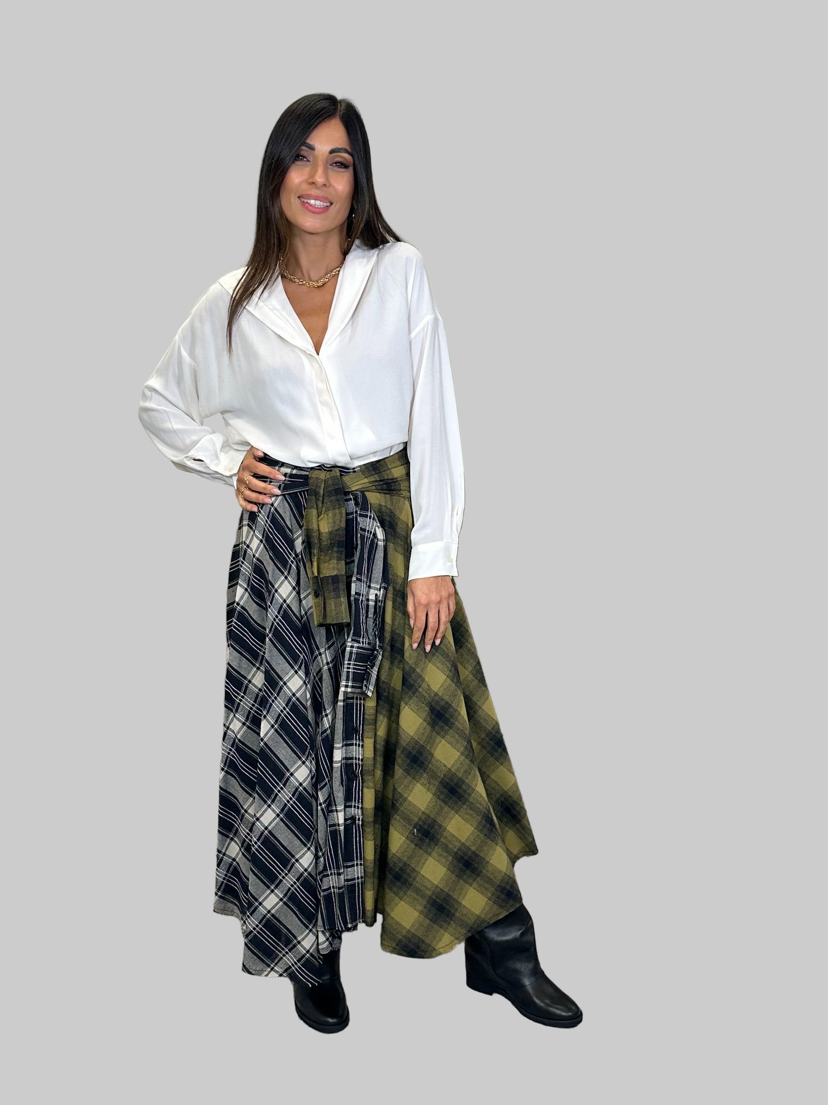 Gonna midi a quadri con fusciacca e bottoni frontali