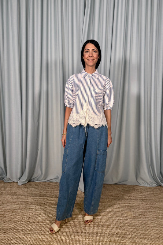 Camicia cropped a righe con taschino e bordo pizzo