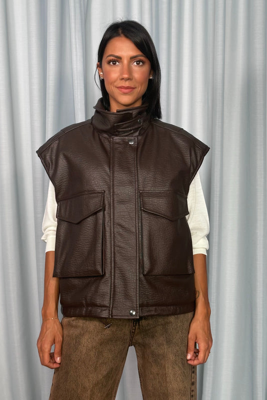 Gilet ecopelle con tasche frontali