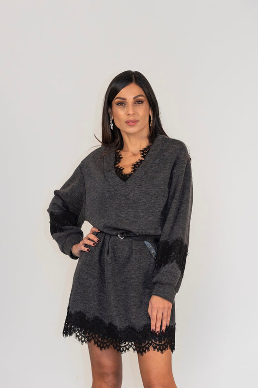 Vestito corto con cintura e inserti in pizzo