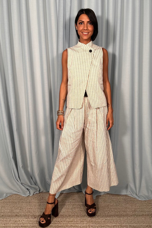 Gilet a righe con chiusura asimmetrica