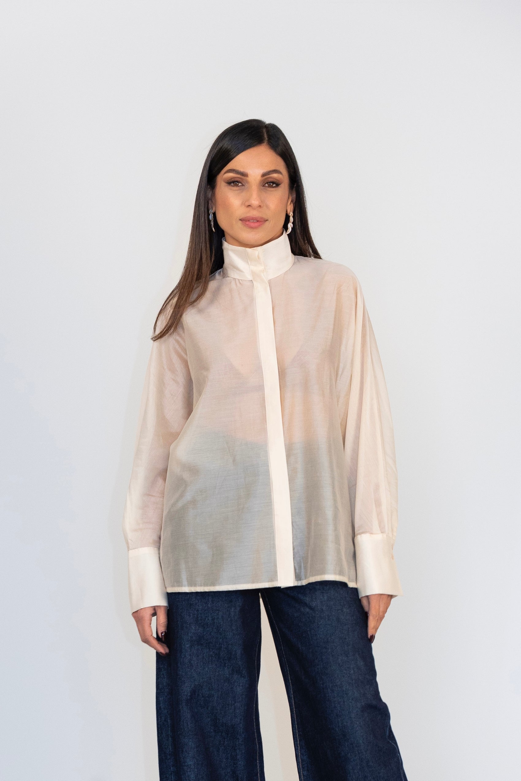 Camicia trasparente con collo vulcano