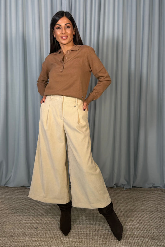 Pantaloni palazzo corti con pieghe e passanti