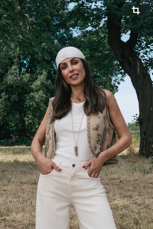 Gilet corto con ricami floreali