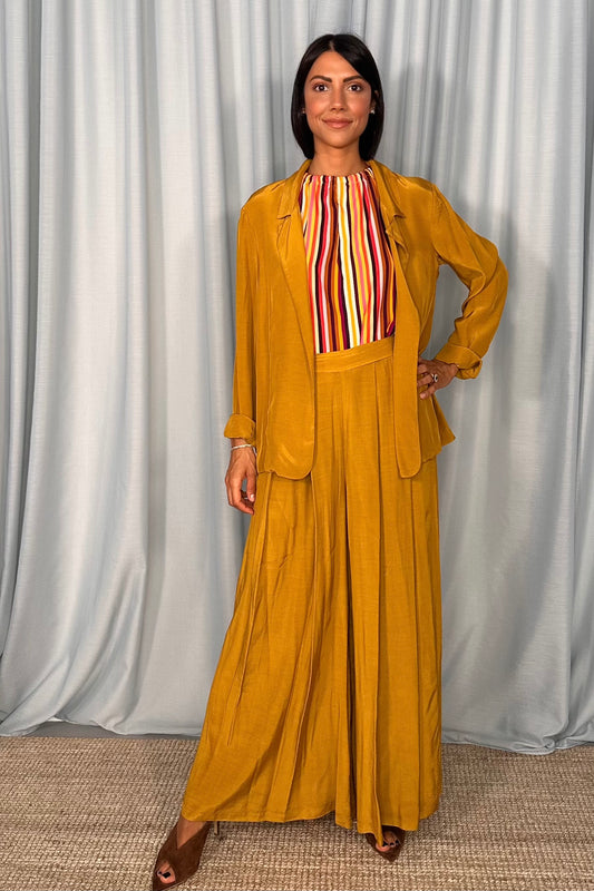 Pantaloni palazzo con pieghe frontali e vita alta