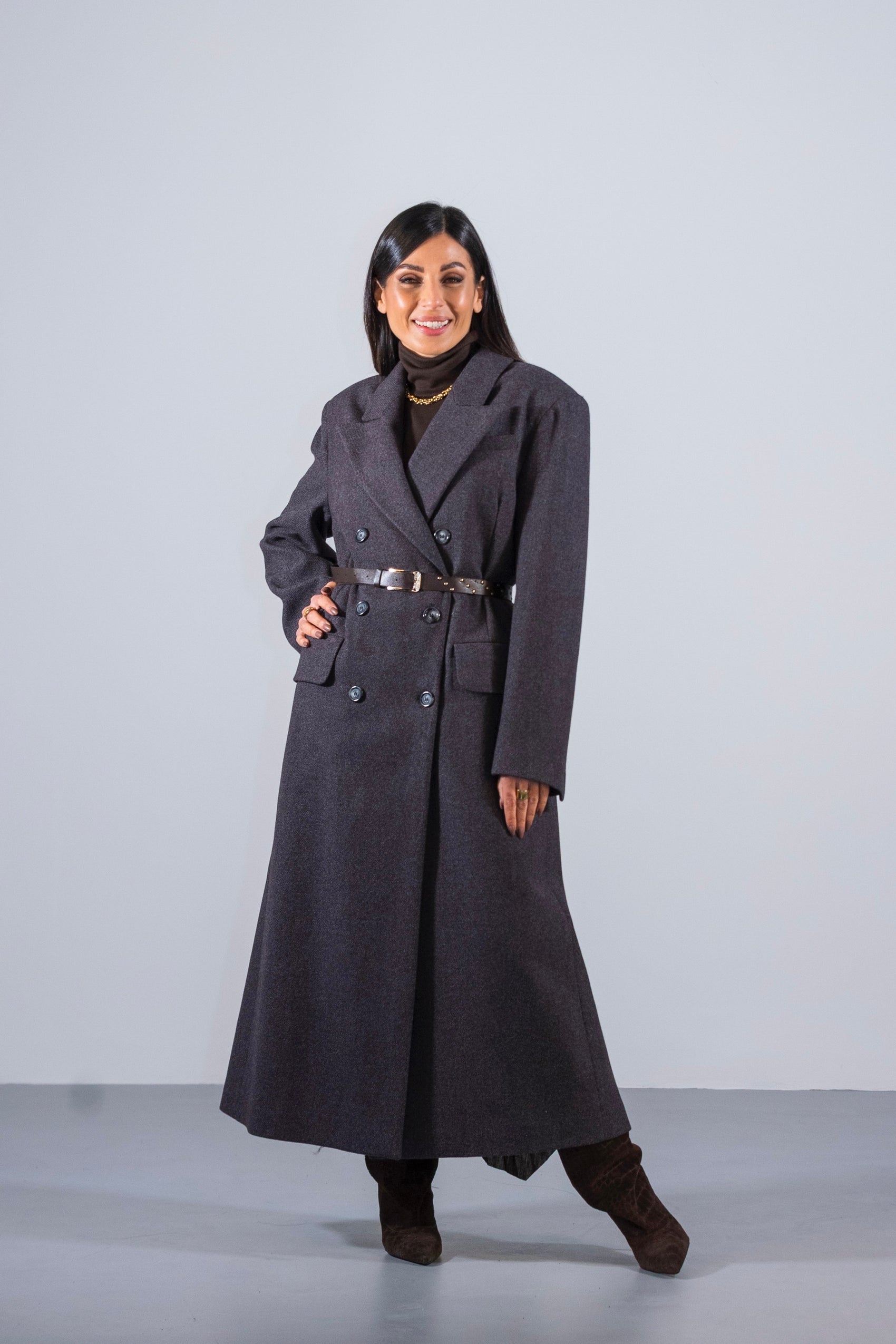 Cappotto doppio petto lungo con cintura borchiata