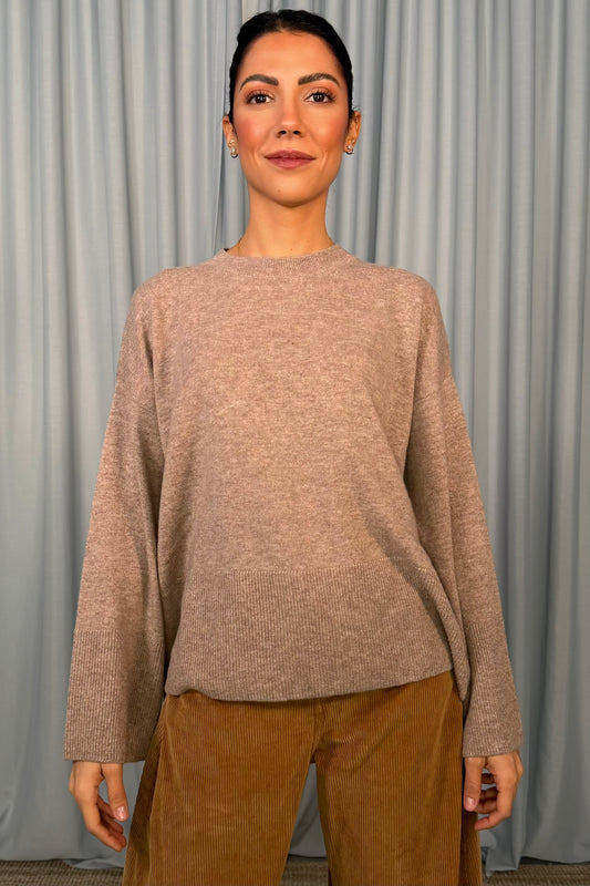 Maglione girocollo ampio con bordo a costine