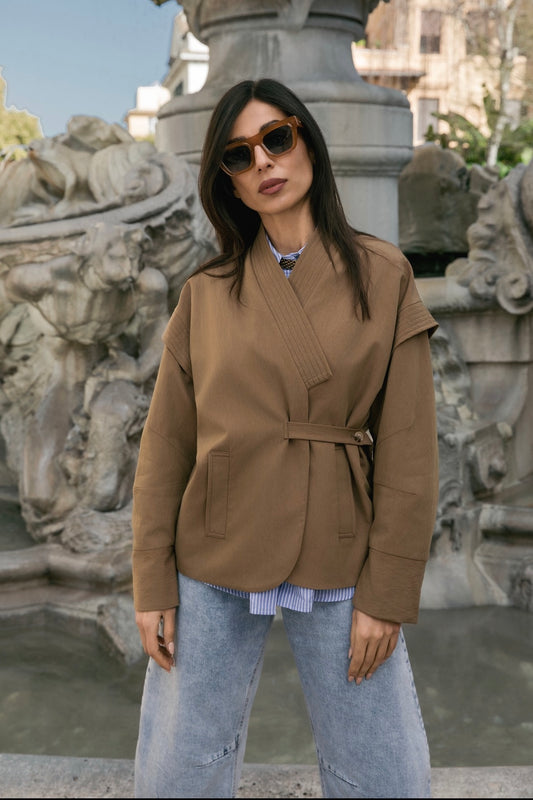 Giacca camicia con cintura e tasche larghe