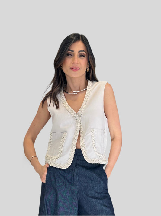 Gilet con applicazione posteriore