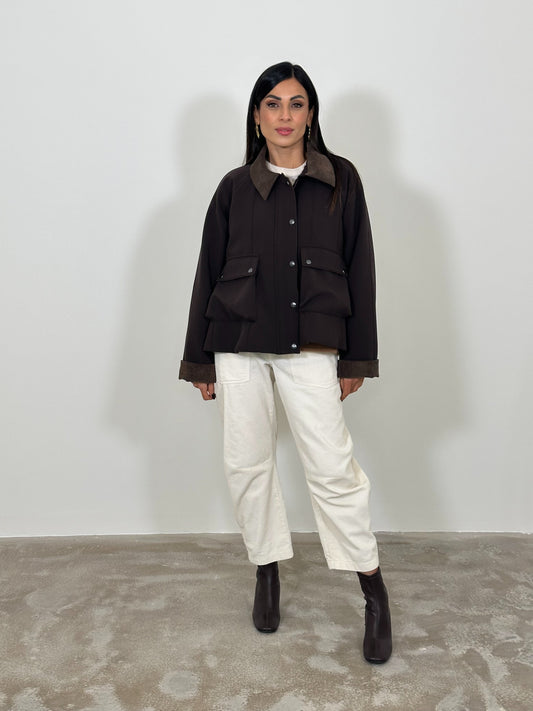 Giubbotto corto con tasche applicate e colletto a coste