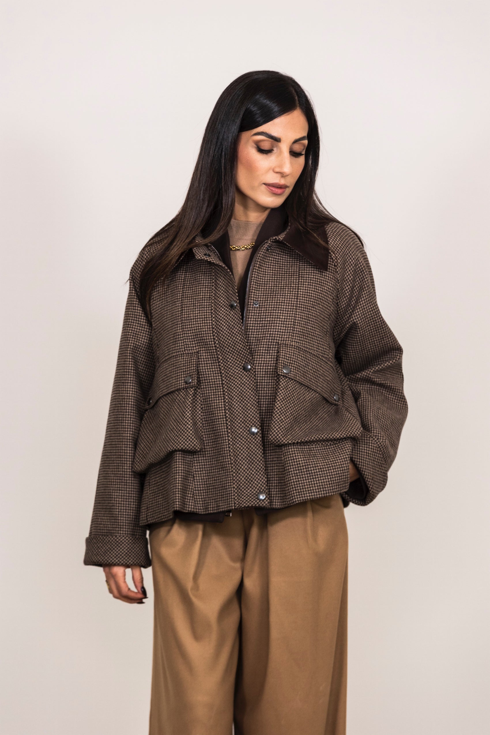 Cappotto corto a quadretti con tasche frontali